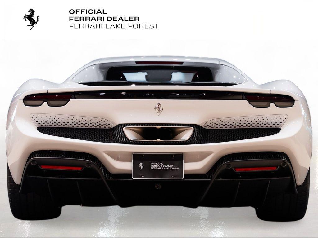 http://www.koenigseggchicago.com/galleria_images/176/176_p11_l.jpg