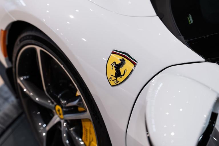 http://www.koenigseggchicago.com/galleria_images/176/176_p12_f.jpg