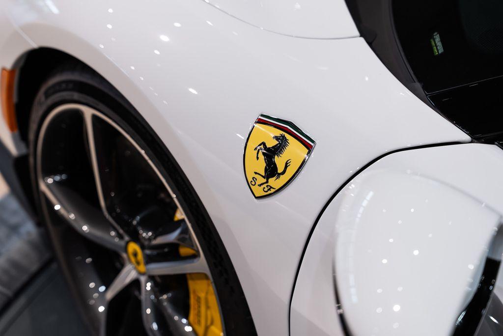 http://www.koenigseggchicago.com/galleria_images/176/176_p12_l.jpg