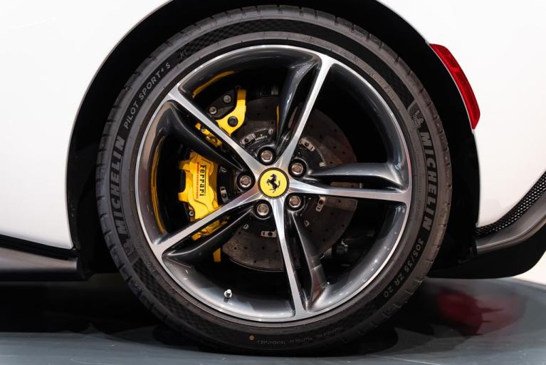 http://www.koenigseggchicago.com/galleria_images/176/176_p14_f.jpg