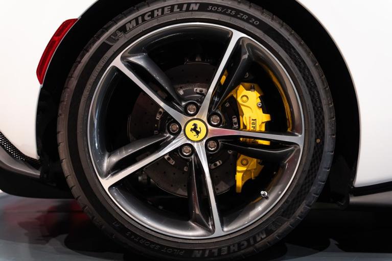 http://www.koenigseggchicago.com/galleria_images/176/176_p15_f.jpg