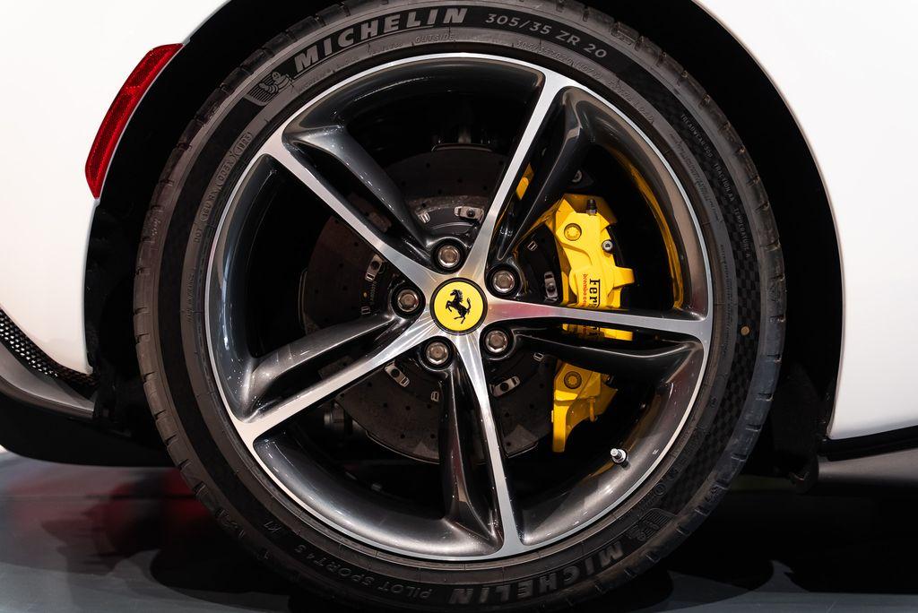 http://www.koenigseggchicago.com/galleria_images/176/176_p15_l.jpg