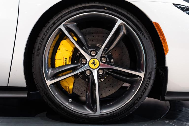 http://www.koenigseggchicago.com/galleria_images/176/176_p16_f.jpg