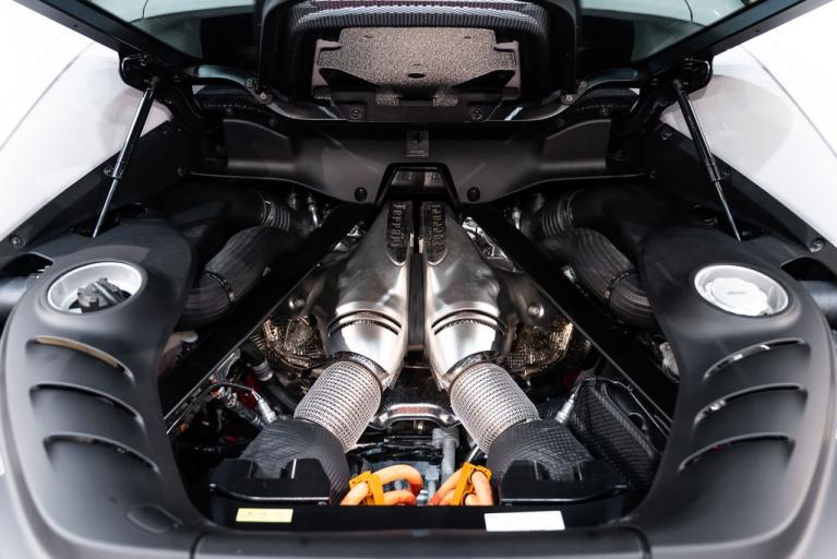 http://www.koenigseggchicago.com/galleria_images/176/176_p18_f.jpg