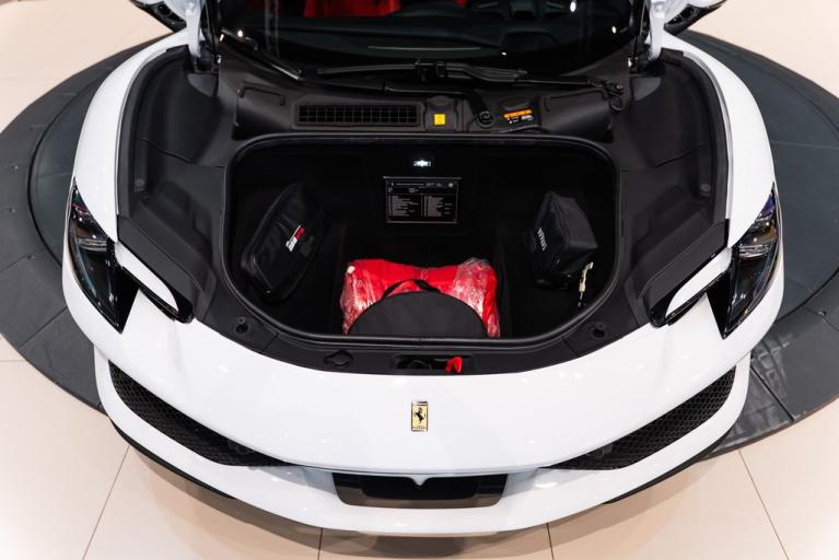 http://www.koenigseggchicago.com/galleria_images/176/176_p22_f.jpg