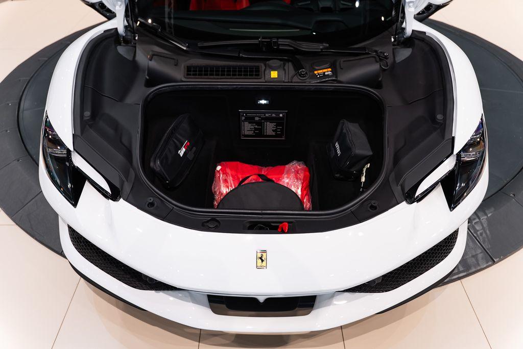 http://www.koenigseggchicago.com/galleria_images/176/176_p22_l.jpg