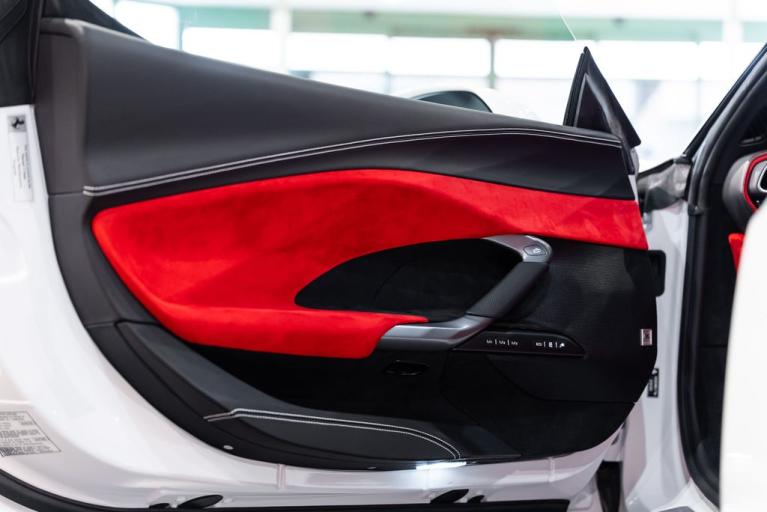 http://www.koenigseggchicago.com/galleria_images/176/176_p25_f.jpg