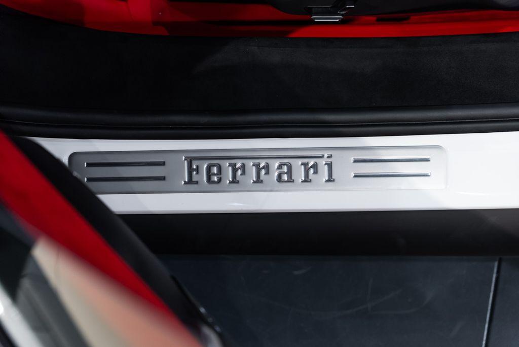 http://www.koenigseggchicago.com/galleria_images/176/176_p26_l.jpg