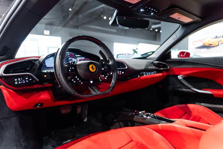 http://www.koenigseggchicago.com/galleria_images/176/176_p28_f.jpg