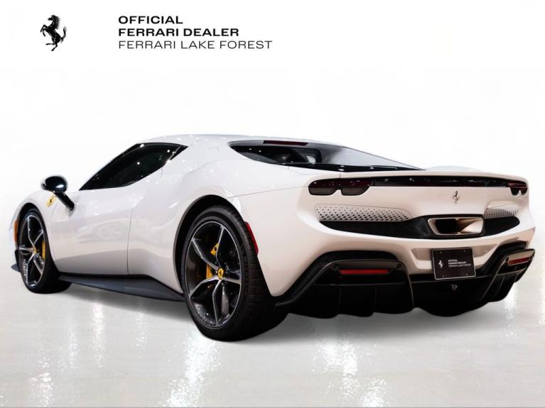http://www.koenigseggchicago.com/galleria_images/176/176_p2_f.jpg
