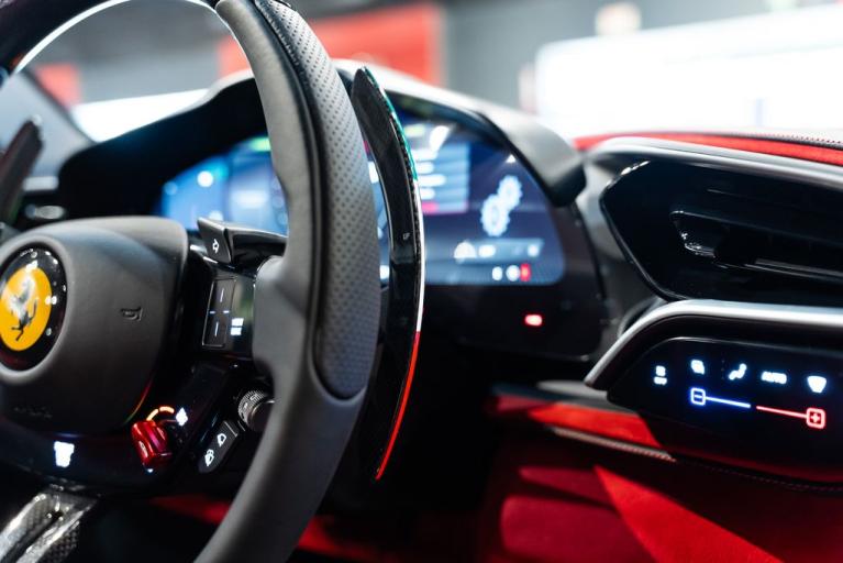http://www.koenigseggchicago.com/galleria_images/176/176_p32_f.jpg