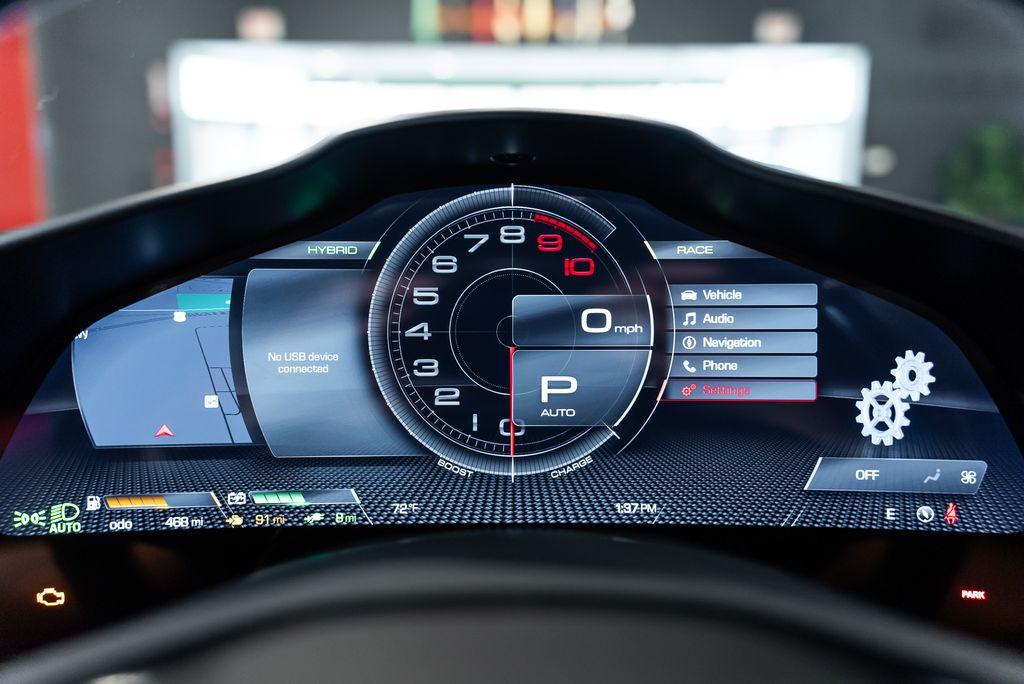 http://www.koenigseggchicago.com/galleria_images/176/176_p33_l.jpg