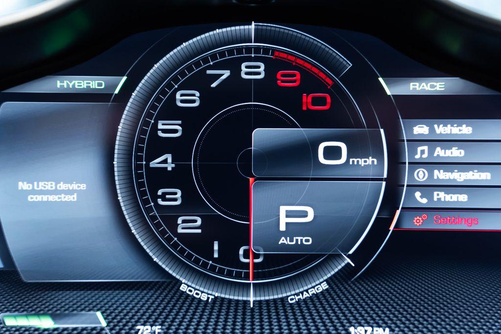 http://www.koenigseggchicago.com/galleria_images/176/176_p34_l.jpg