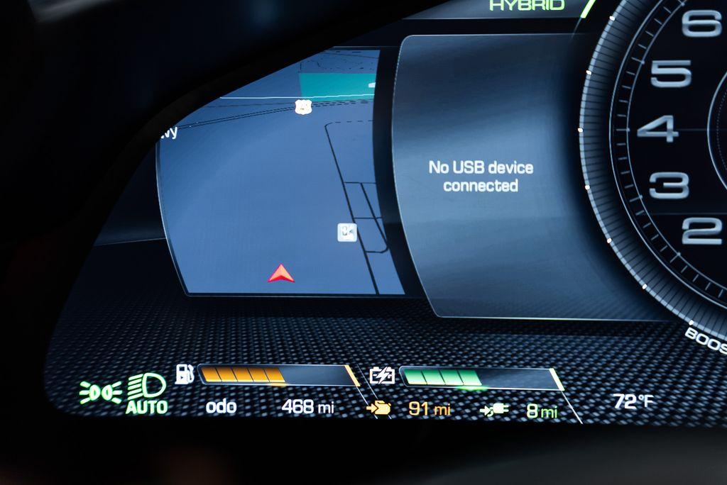 http://www.koenigseggchicago.com/galleria_images/176/176_p35_l.jpg