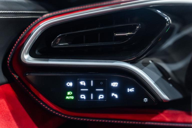 http://www.koenigseggchicago.com/galleria_images/176/176_p37_f.jpg