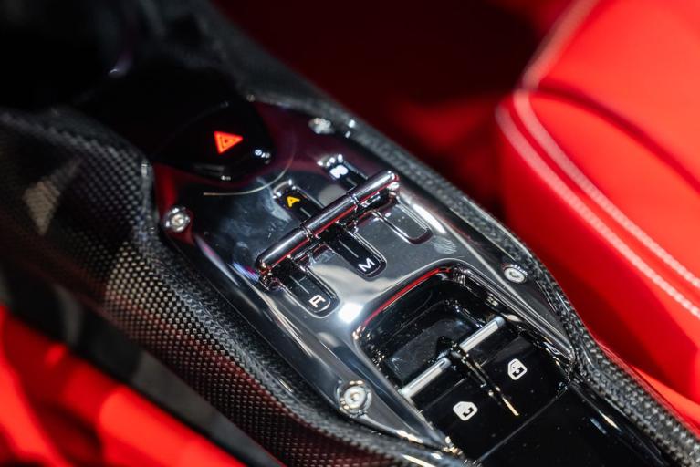 http://www.koenigseggchicago.com/galleria_images/176/176_p39_f.jpg