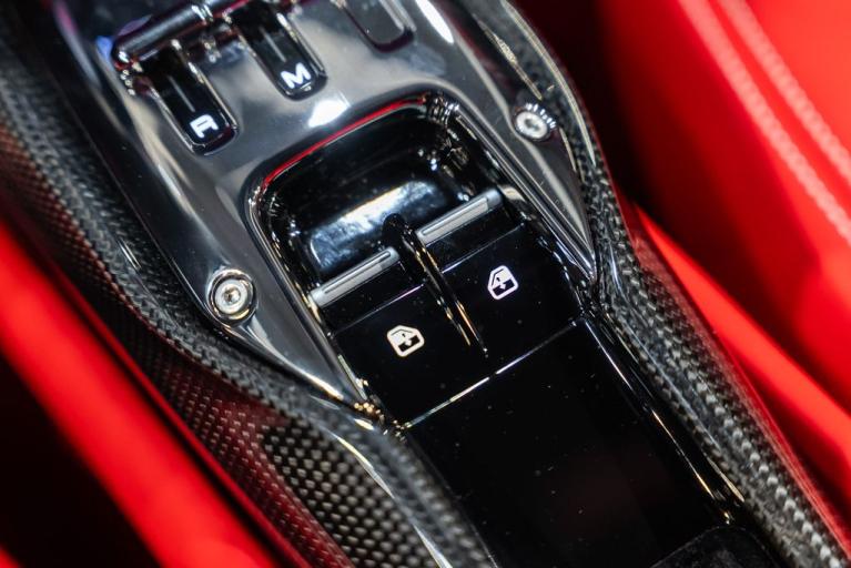 http://www.koenigseggchicago.com/galleria_images/176/176_p40_f.jpg