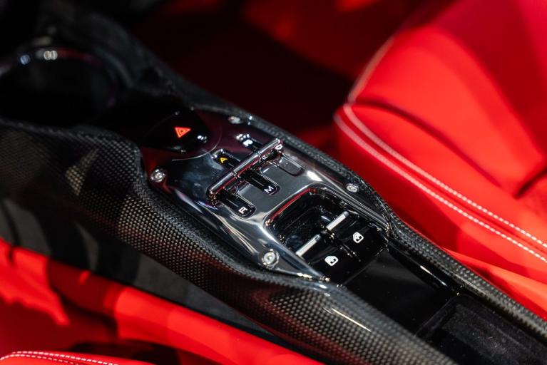 http://www.koenigseggchicago.com/galleria_images/176/176_p42_f.jpg