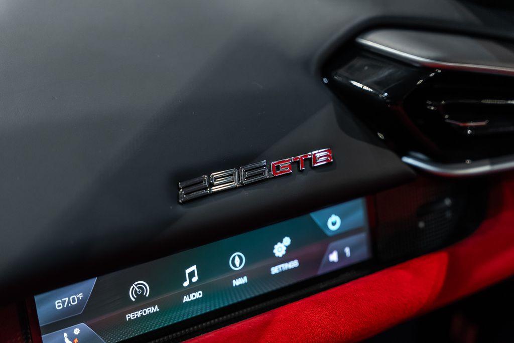 http://www.koenigseggchicago.com/galleria_images/176/176_p44_l.jpg