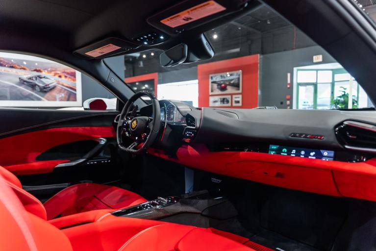 http://www.koenigseggchicago.com/galleria_images/176/176_p45_f.jpg