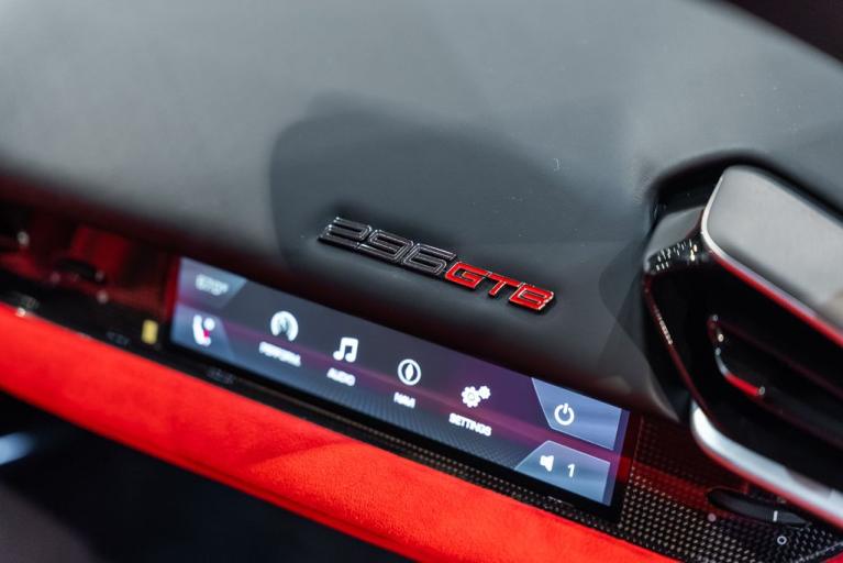 http://www.koenigseggchicago.com/galleria_images/176/176_p46_f.jpg