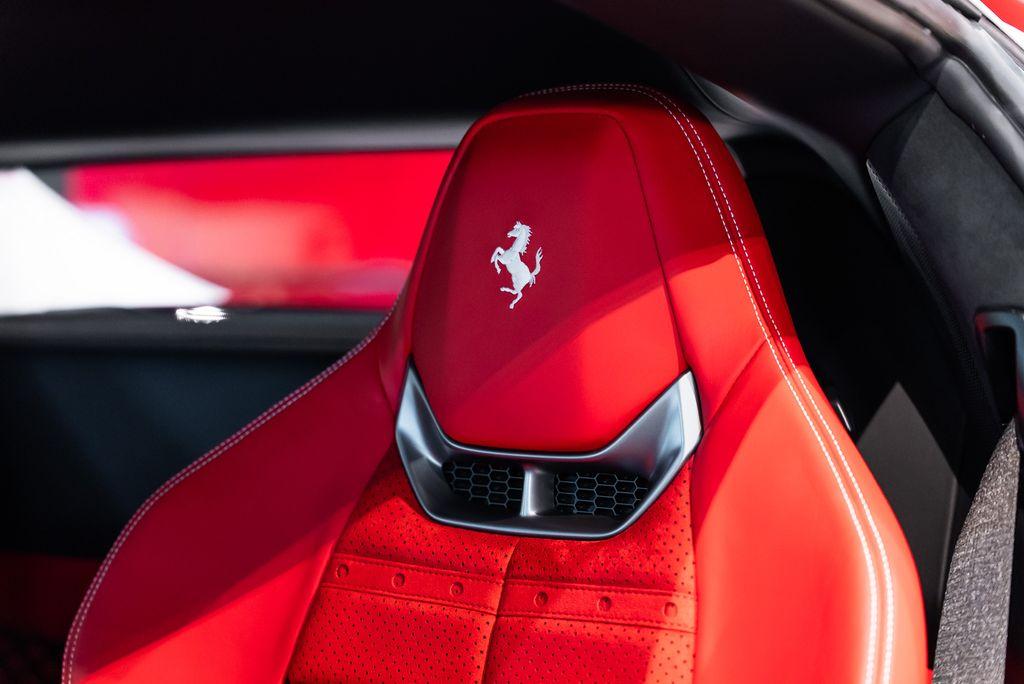 http://www.koenigseggchicago.com/galleria_images/176/176_p6_l.jpg