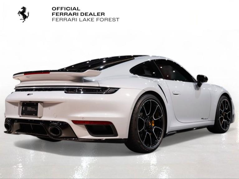 http://www.koenigseggchicago.com/galleria_images/177/177_p10_f.jpg