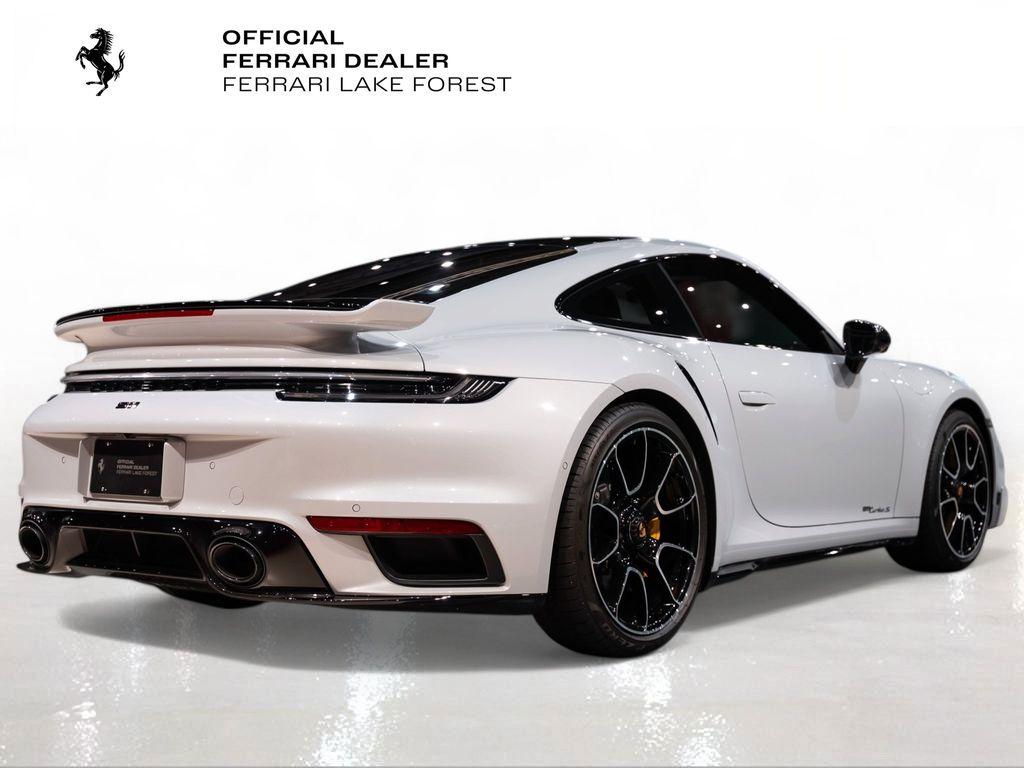 http://www.koenigseggchicago.com/galleria_images/177/177_p10_l.jpg