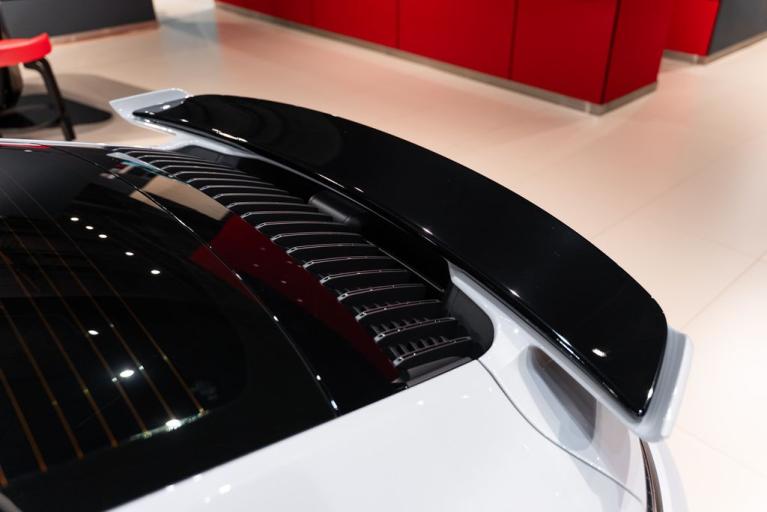 http://www.koenigseggchicago.com/galleria_images/177/177_p15_f.jpg