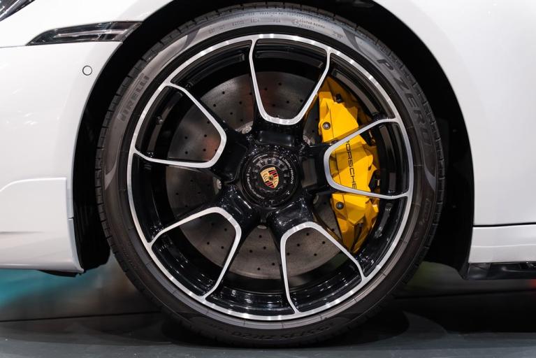 http://www.koenigseggchicago.com/galleria_images/177/177_p17_f.jpg