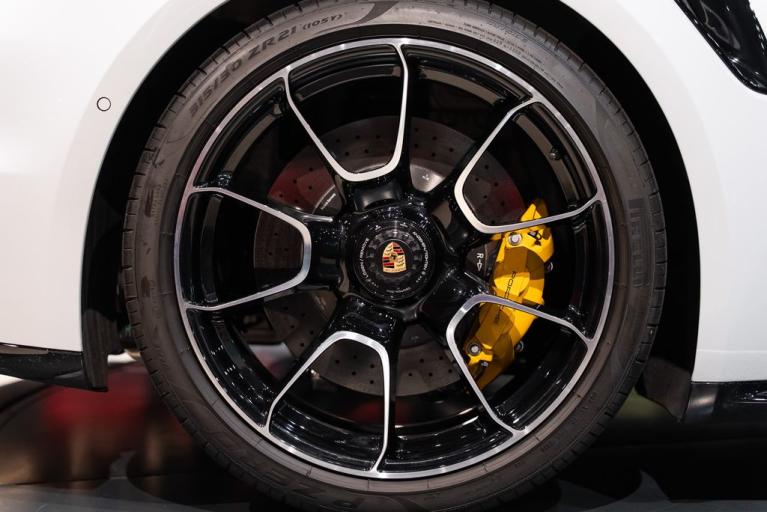 http://www.koenigseggchicago.com/galleria_images/177/177_p19_f.jpg