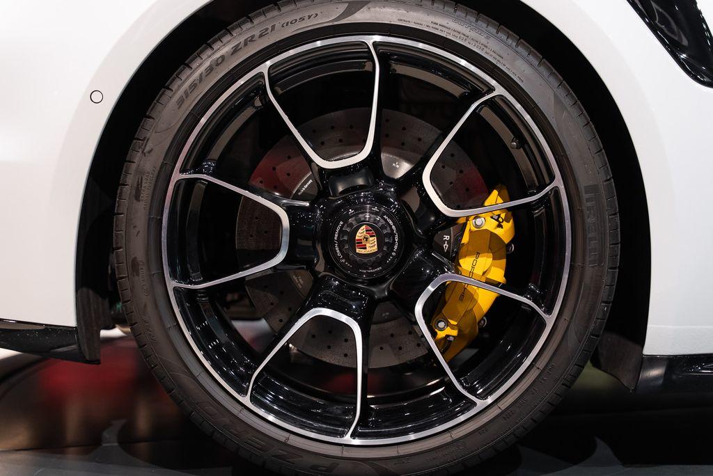 http://www.koenigseggchicago.com/galleria_images/177/177_p19_l.jpg