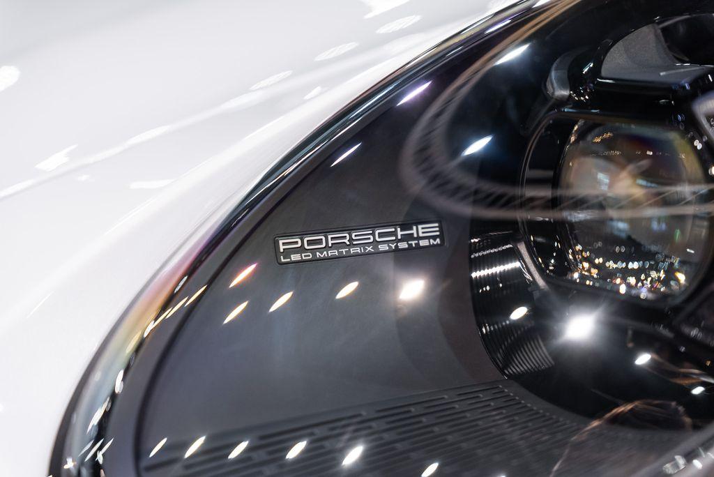 http://www.koenigseggchicago.com/galleria_images/177/177_p24_l.jpg