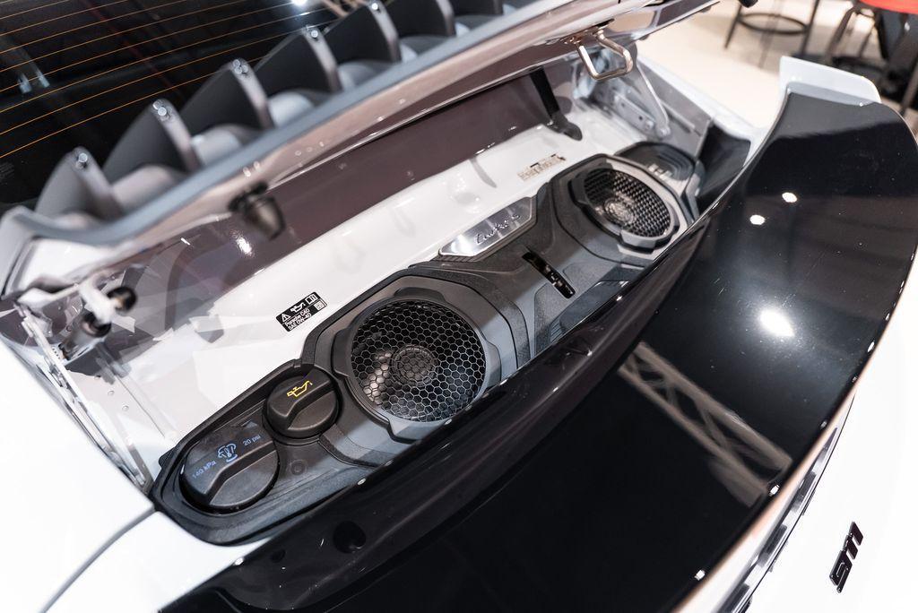 http://www.koenigseggchicago.com/galleria_images/177/177_p25_l.jpg