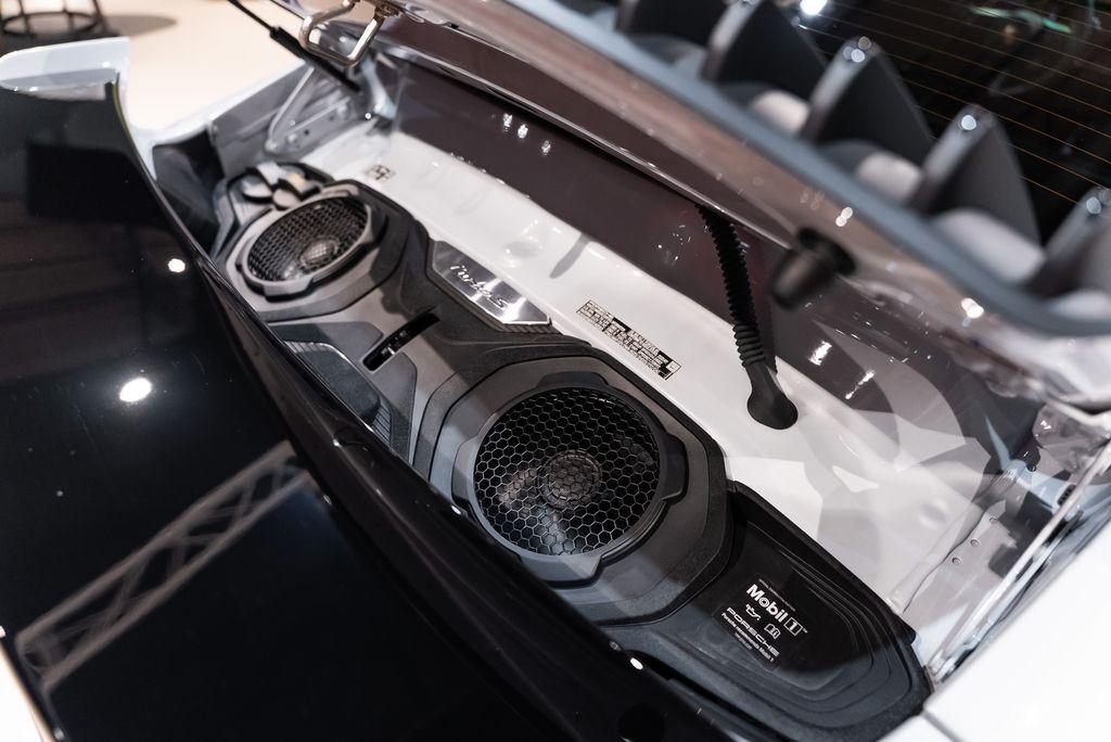 http://www.koenigseggchicago.com/galleria_images/177/177_p26_l.jpg