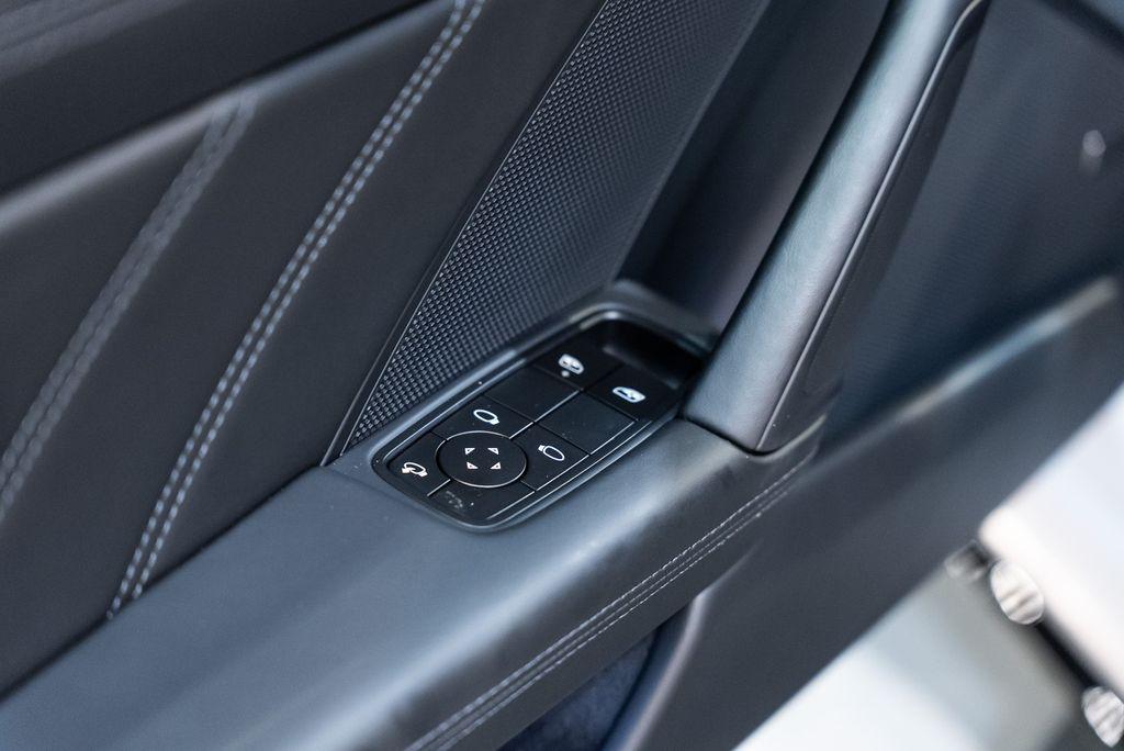 http://www.koenigseggchicago.com/galleria_images/177/177_p29_l.jpg