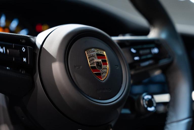 http://www.koenigseggchicago.com/galleria_images/177/177_p36_f.jpg