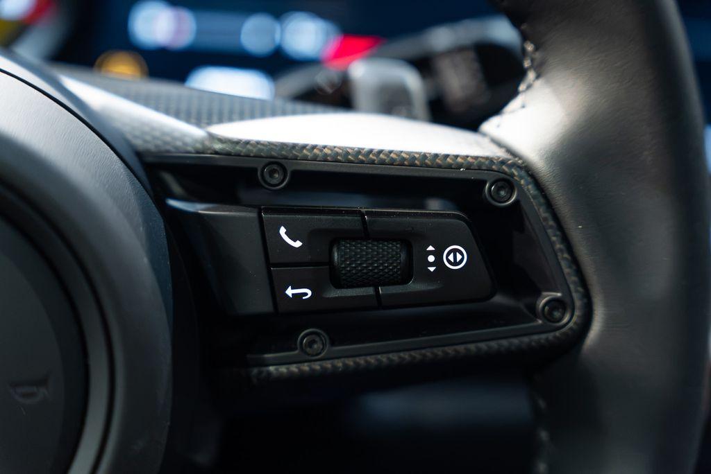 http://www.koenigseggchicago.com/galleria_images/177/177_p39_l.jpg