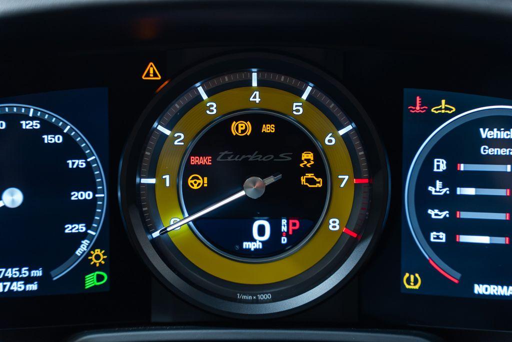 http://www.koenigseggchicago.com/galleria_images/177/177_p44_l.jpg