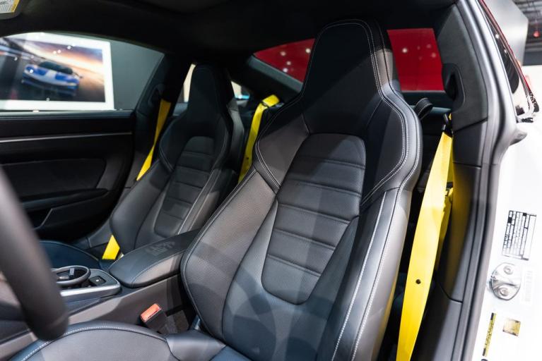 http://www.koenigseggchicago.com/galleria_images/177/177_p4_f.jpg