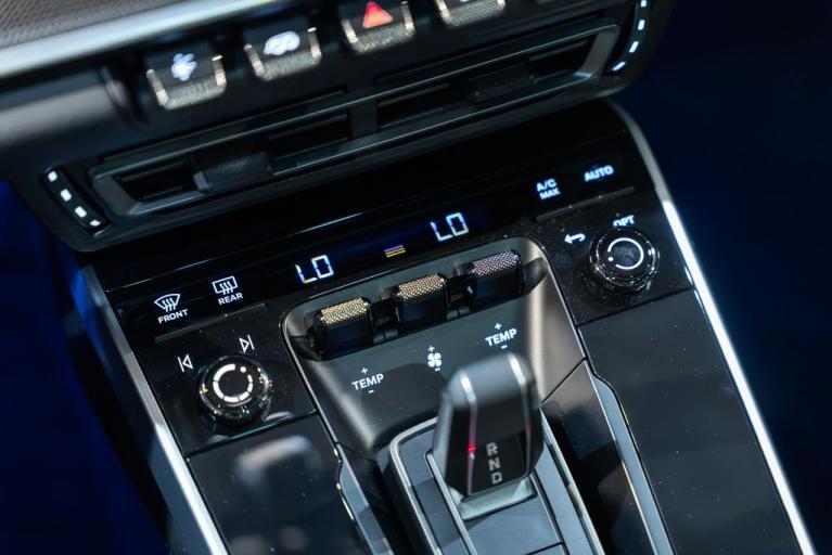 http://www.koenigseggchicago.com/galleria_images/177/177_p50_f.jpg