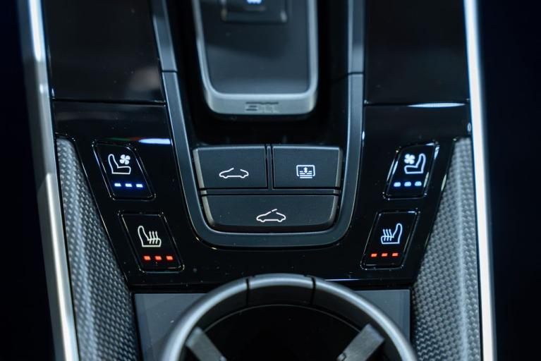 http://www.koenigseggchicago.com/galleria_images/177/177_p52_f.jpg