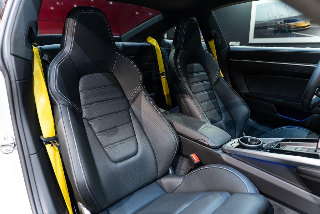 http://www.koenigseggchicago.com/galleria_images/177/177_p56_l.jpg