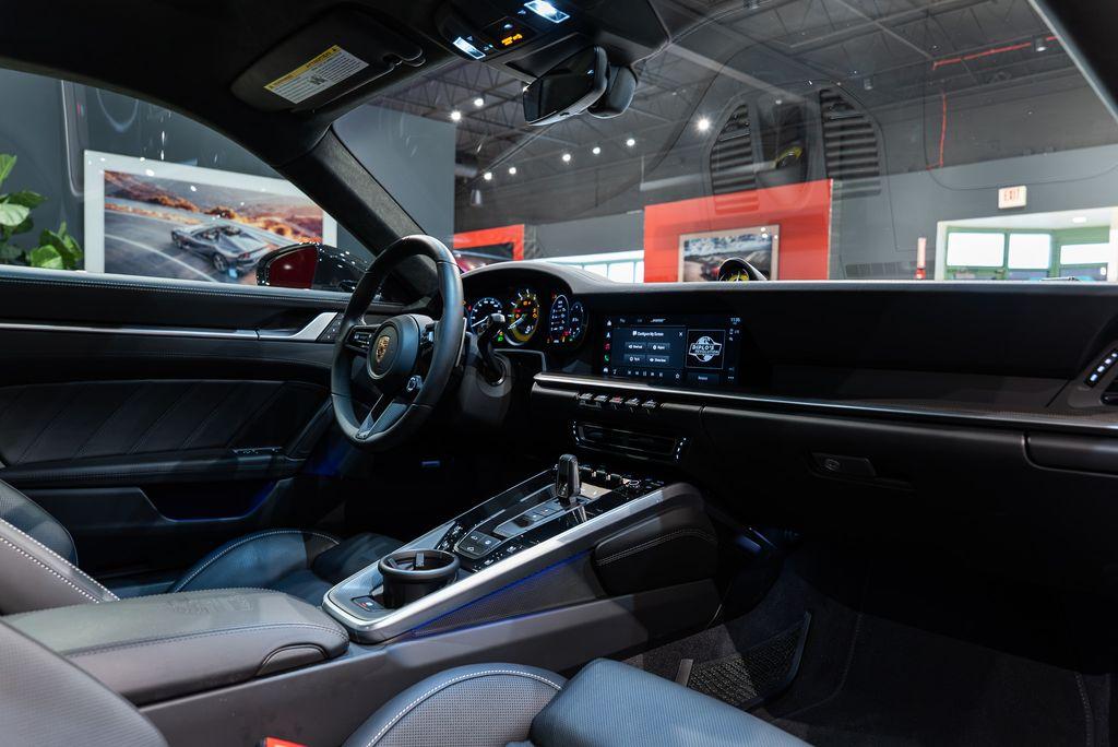 http://www.koenigseggchicago.com/galleria_images/177/177_p58_l.jpg