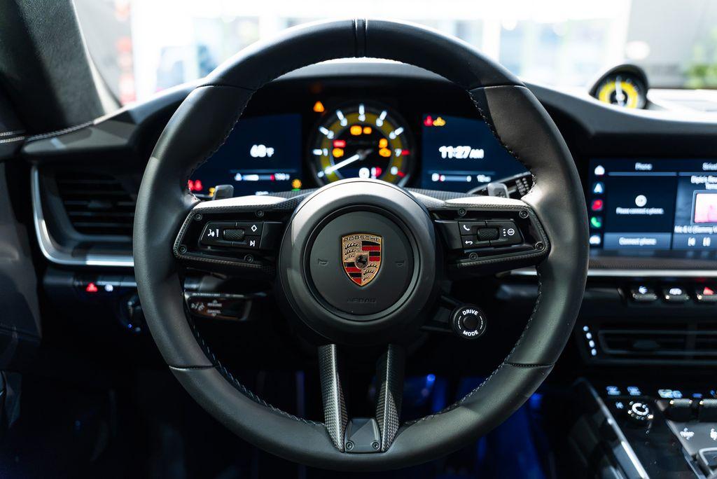 http://www.koenigseggchicago.com/galleria_images/177/177_p5_l.jpg