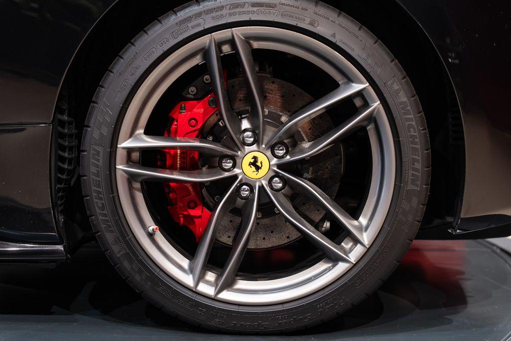 http://www.koenigseggchicago.com/galleria_images/178/178_p13_l.jpg