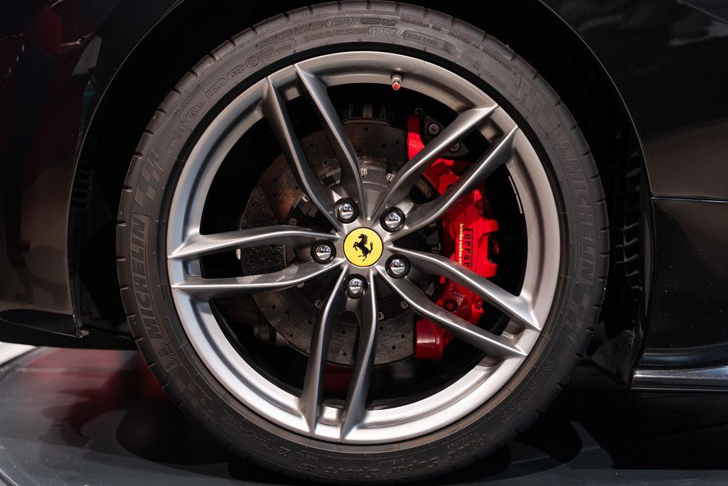 http://www.koenigseggchicago.com/galleria_images/178/178_p14_l.jpg