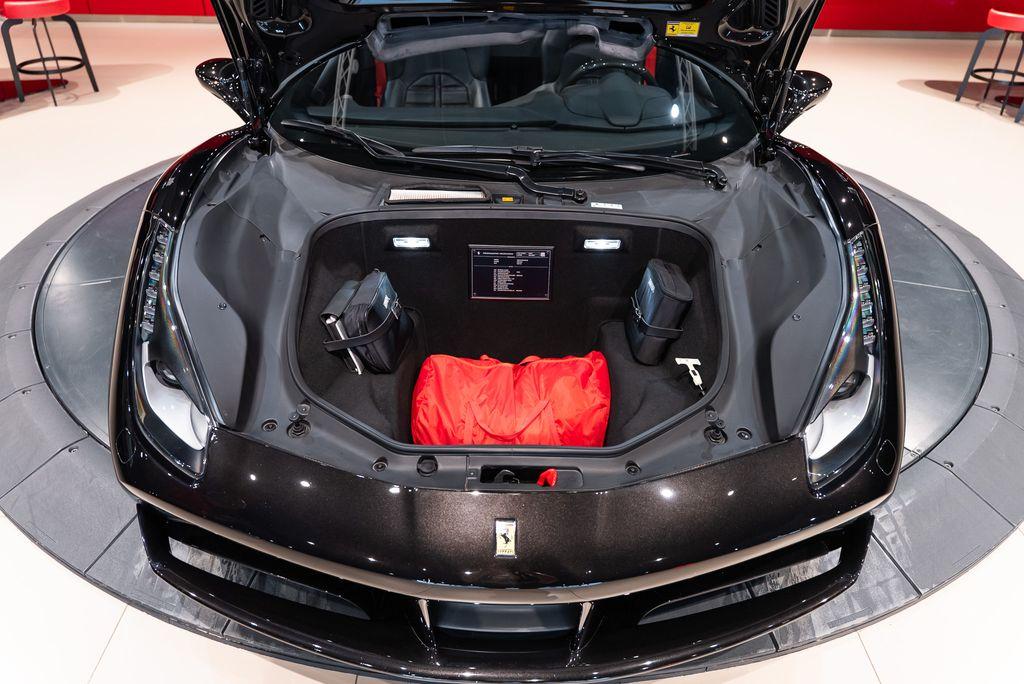 http://www.koenigseggchicago.com/galleria_images/178/178_p19_l.jpg