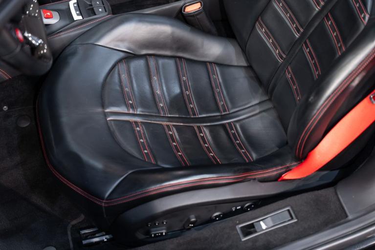 http://www.koenigseggchicago.com/galleria_images/178/178_p24_f.jpg