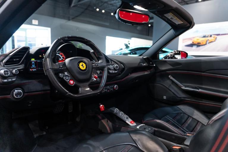 http://www.koenigseggchicago.com/galleria_images/178/178_p25_f.jpg